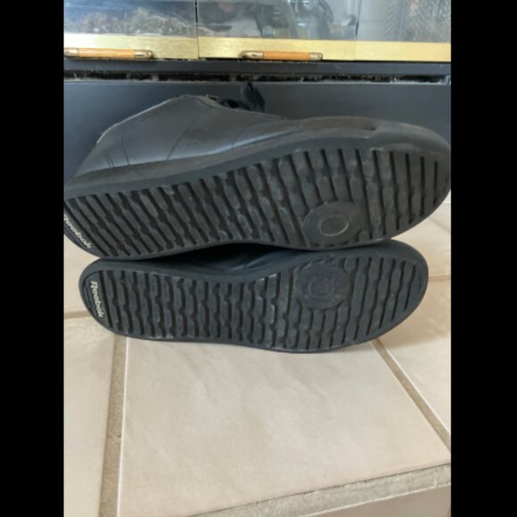 🎄3/$15 SALE 🎄Reebok size 8.5 Sneakers - Picture 5 of 6